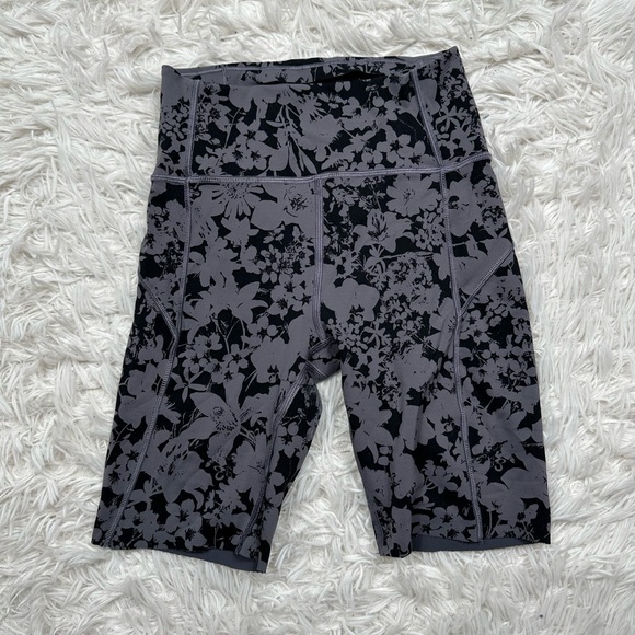 lululemon athletica Pants - Lululemon In Movement Shorts Size 2 Efflorescent Nebula Black